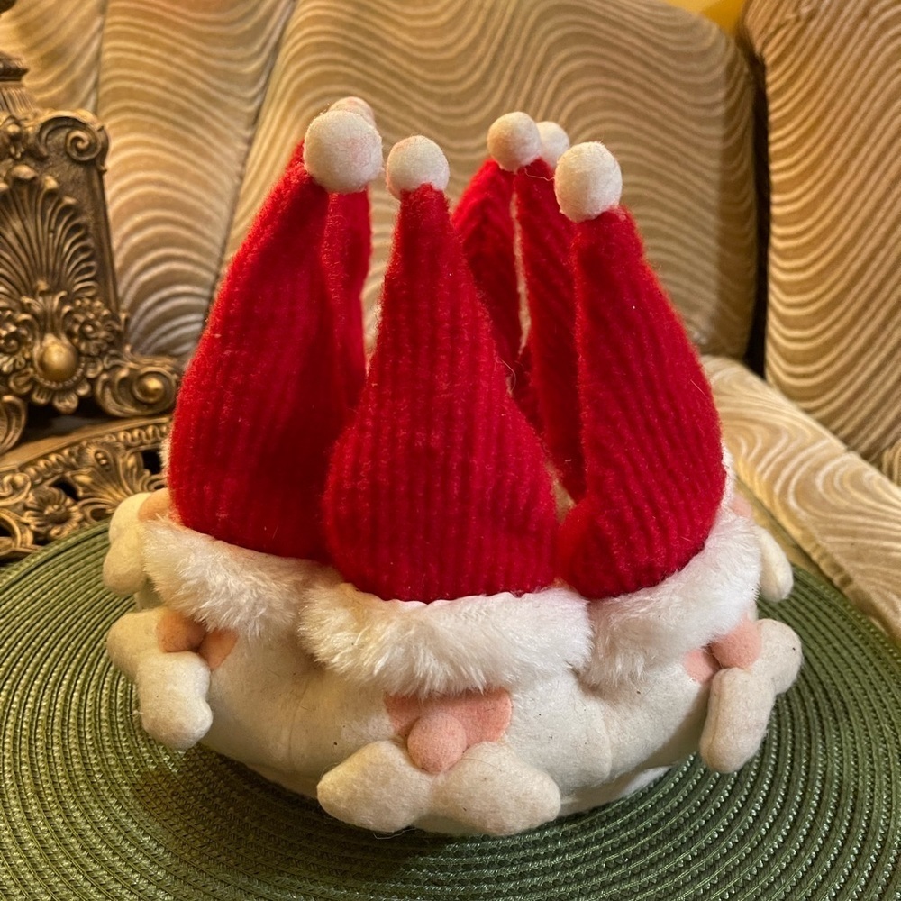 Vintage 1990s Felt Santa Wreath Bowl Handmade